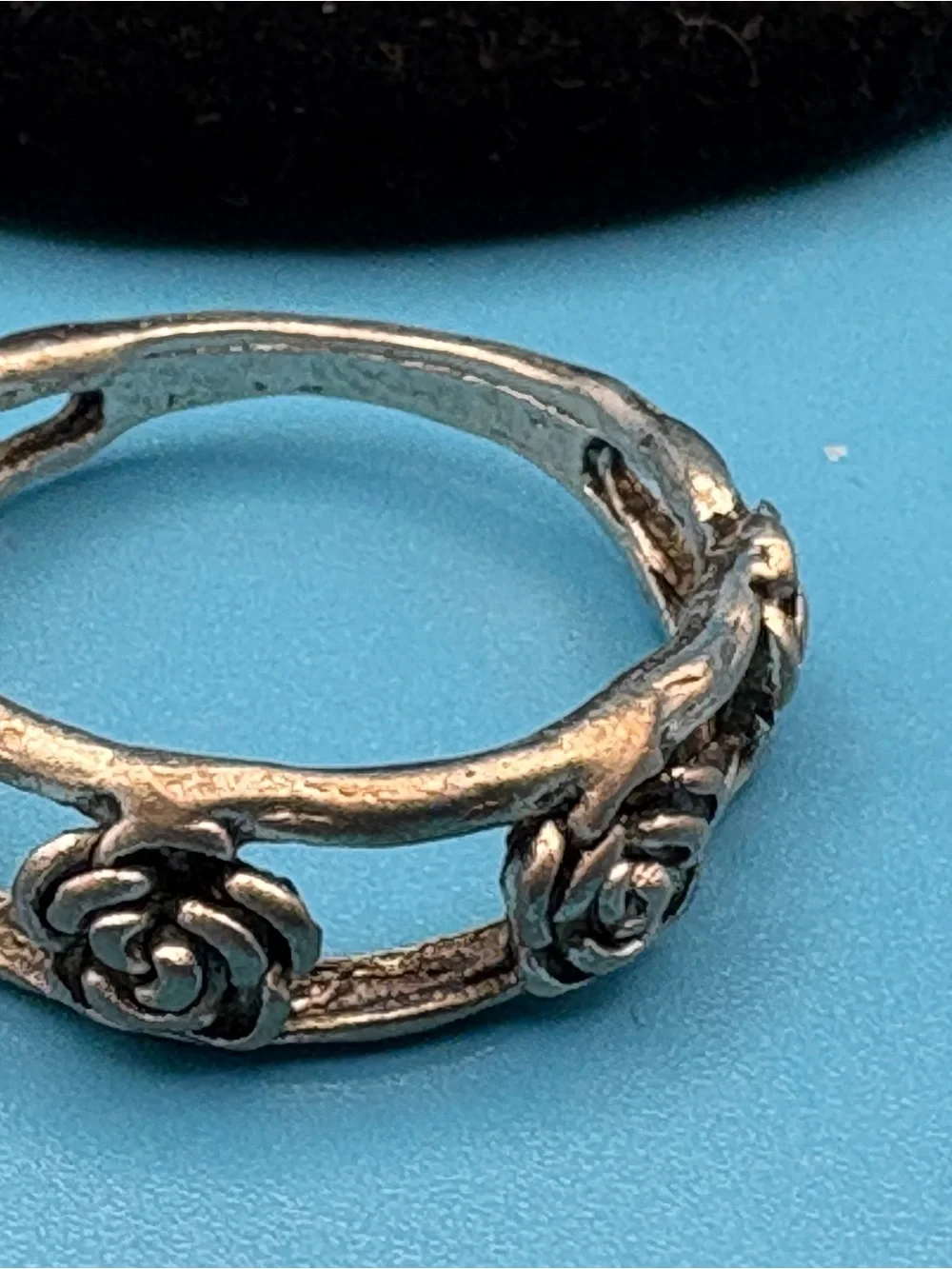 Rose Pattern Band Ring - - Picture 4 of 8